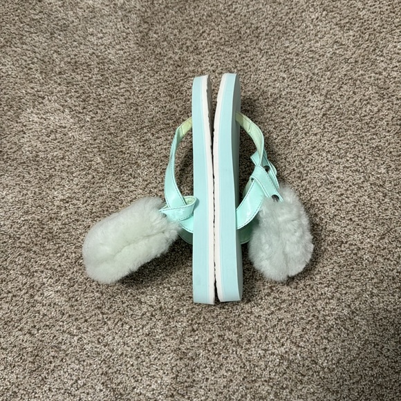 Ugg sandals girls size 3 - Picture 3 of 4